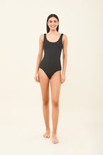 Lade das Bild in den Galerie-Viewer, Model Front: Uv Line Badeanzug Maio Swim Textura Preto Upf50+
