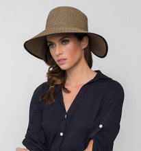 Lade das Bild in den Galerie-Viewer, Model Front: Uv Line Schlapphut Hat Santorini Imp Fem Mescla Upf50+
