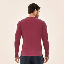 Lade das Bild in den Galerie-Viewer, Model Back: Uv Line Rashguard Longsleeve Uvpro Masc Vermelho Queimado Upf50+

