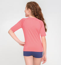 Lade das Bild in den Galerie-Viewer, Model Back: Uv Line Rashguard Kids Fpu50+ Uvpro Short Sleeve T-Shirt Coral Uv
