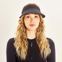 Lade das Bild in den Galerie-Viewer, Model Front: Uv Line Visor Visor Brunei Preto Upf50+
