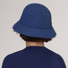 Lade das Bild in den Galerie-Viewer, Model Back: Uv Line Eimerhut Basic Kids Marinho Upf50+
