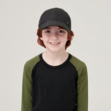 Lade das Bild in den Galerie-Viewer, Model Front: Uv Line Mützen Cap Teen Colors Preto Upf50+
