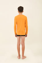 Lade das Bild in den Galerie-Viewer, Model Back: Uv Line Rashguard Kids Longsleeve Uvpro Laranja
