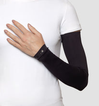 Lade das Bild in den Galerie-Viewer, Model Front: Uv Line Handschuhe Long Sleeve Black Upf50+
