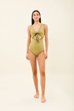 Lade das Bild in den Galerie-Viewer, Model Front: Uv Line Badeanzug Mirela Oliva Preto Upf50+
