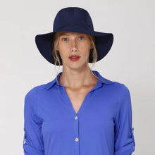 Lade das Bild in den Galerie-Viewer, Model Front: Uv Line Schlapphut San Remo Fpu50+ Hat Navy Blue Uv
