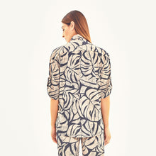 Lade das Bild in den Galerie-Viewer, Model Back: Uv Line Strandtop Shirt Copa Costela Off White Upf50+
