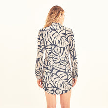 Lade das Bild in den Galerie-Viewer, Model Back: Uv Line Hemdblusenkleid Shirtdress Costela Aco Off White Upf50+
