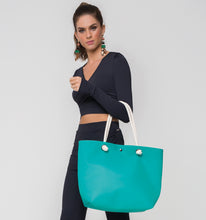 Lade das Bild in den Galerie-Viewer, Image 02: Uv Line Strandtasche Silicone Bag Turquesa
